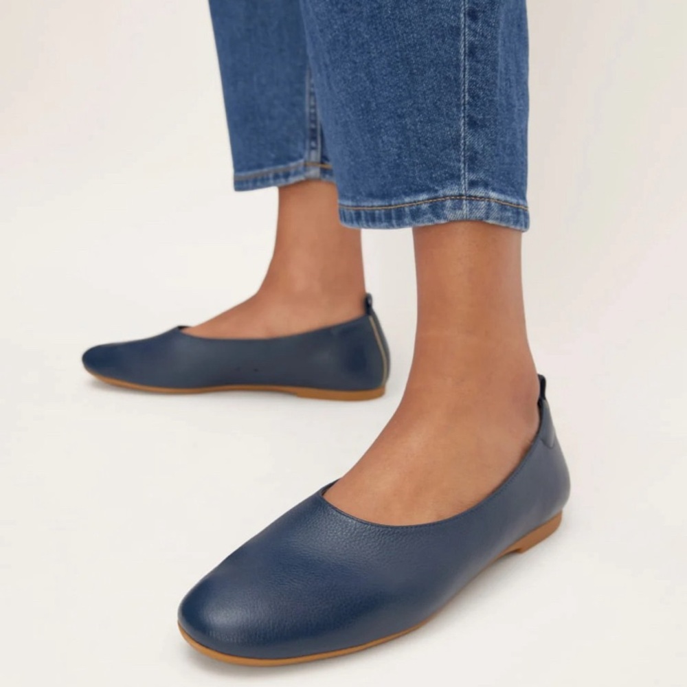 Everlane “The Day Glove” navy blue leather flats